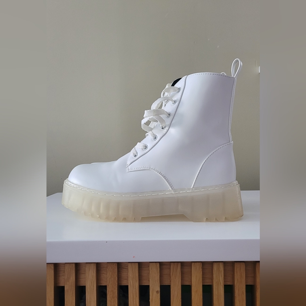 OLIVIA MILLER boots size 7.5